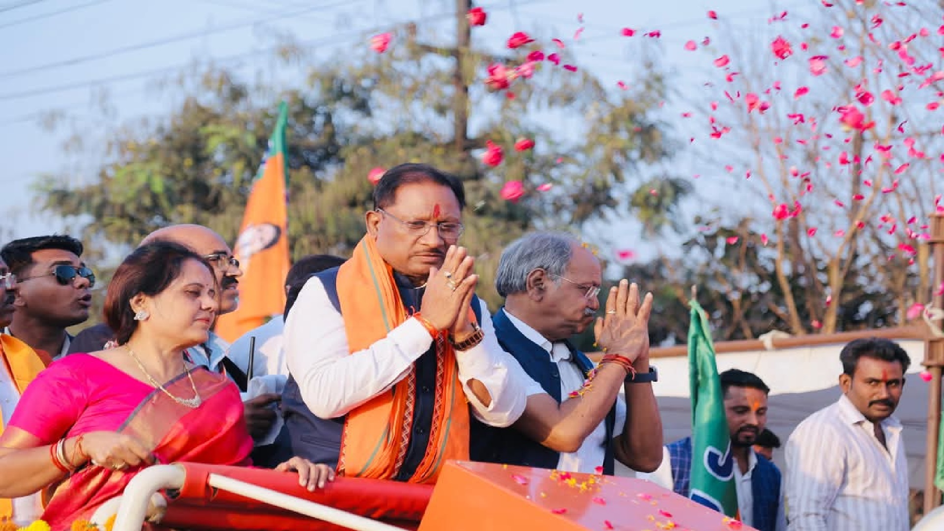 नगर निगम चुनाव में मुख्यमंत्री विष्णुदेव का विशाल रोड शो मीनल चौबे के पक्ष में प्रचार