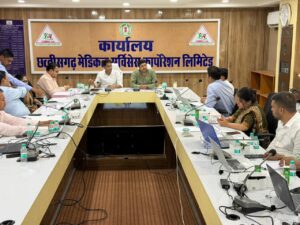 CG: स्वास्थ्य संस्थानों को बेहतर सुविधाएं देने के लिए कार्यों में तेजी और गुणवत्ता पर जोर