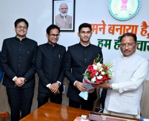 CG News: मुख्यमंत्री विष्णुदेव साय से प्रशिक्षु आईएएस अधिकारियों ने की मुलाकात, सीएम बोले जनसेवा हो मुख्य उद्देश्य