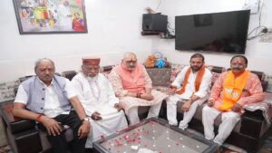 Raipur: केंद्रीय मंत्री गिरिराज सिंह ने की पद्मश्री डॉ. भारती बंधु से मुलाकात, इन मुद्दों पर हुई चर्चा