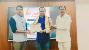 Senior Journalist Lalit Singh: वरिष्ठ पत्रकार ललित सिंह ‘उदंत मार्तंड गौरव सम्मान’ से सम्मानित, बोले- मौलिकता हमेशा रहेगी बरकरार