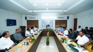 CG News: भारतमाला परियोजना के दो राष्ट्रीय राजमार्गों के काम मार्च-2027 तक होंगे पूरे, पीडब्लूडी सचिव ने अधिकारियों व ठेकेदारों की बैठक लेकर राष्ट्रीय राजमार्गों के कार्यों की समीक्षा की